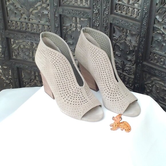 Women's Vince Camuto Suede Open Toe Booties, Size 7 - Picture 1 of 4